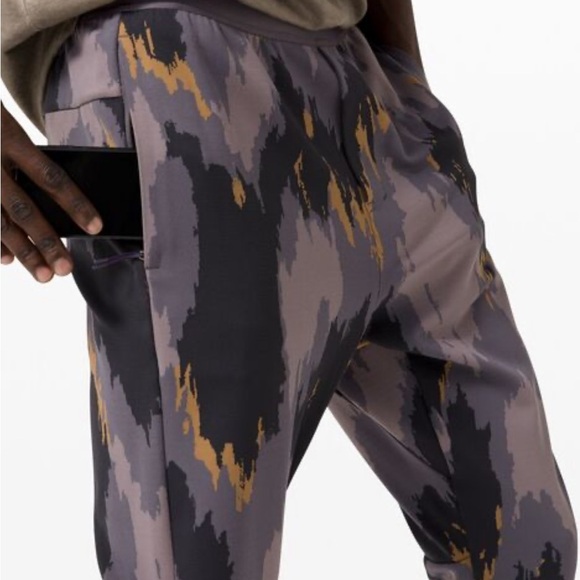 Lululemon x Robert Geller Take The Moment Jogger - Picture 6 of 7